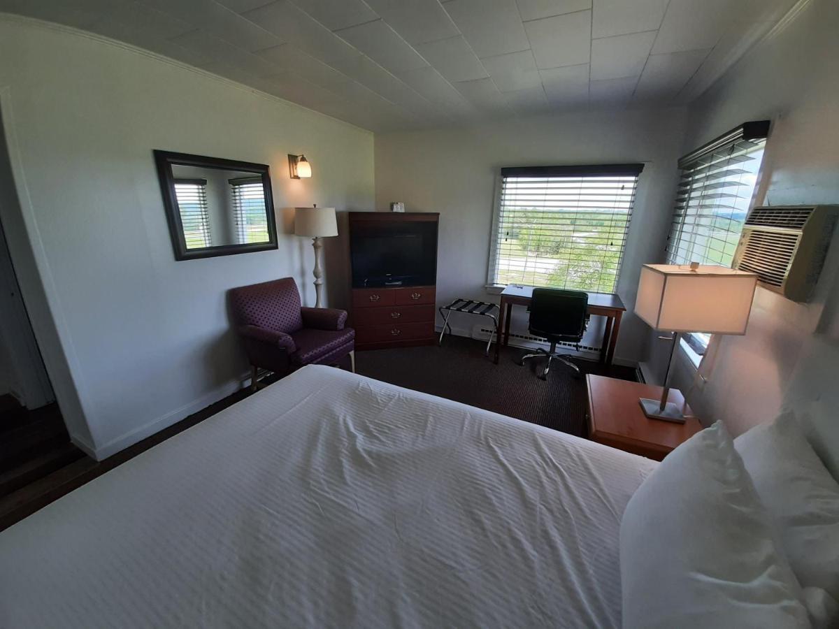 Howard Johnson By Wyndham Woodstock Nb Exterior foto