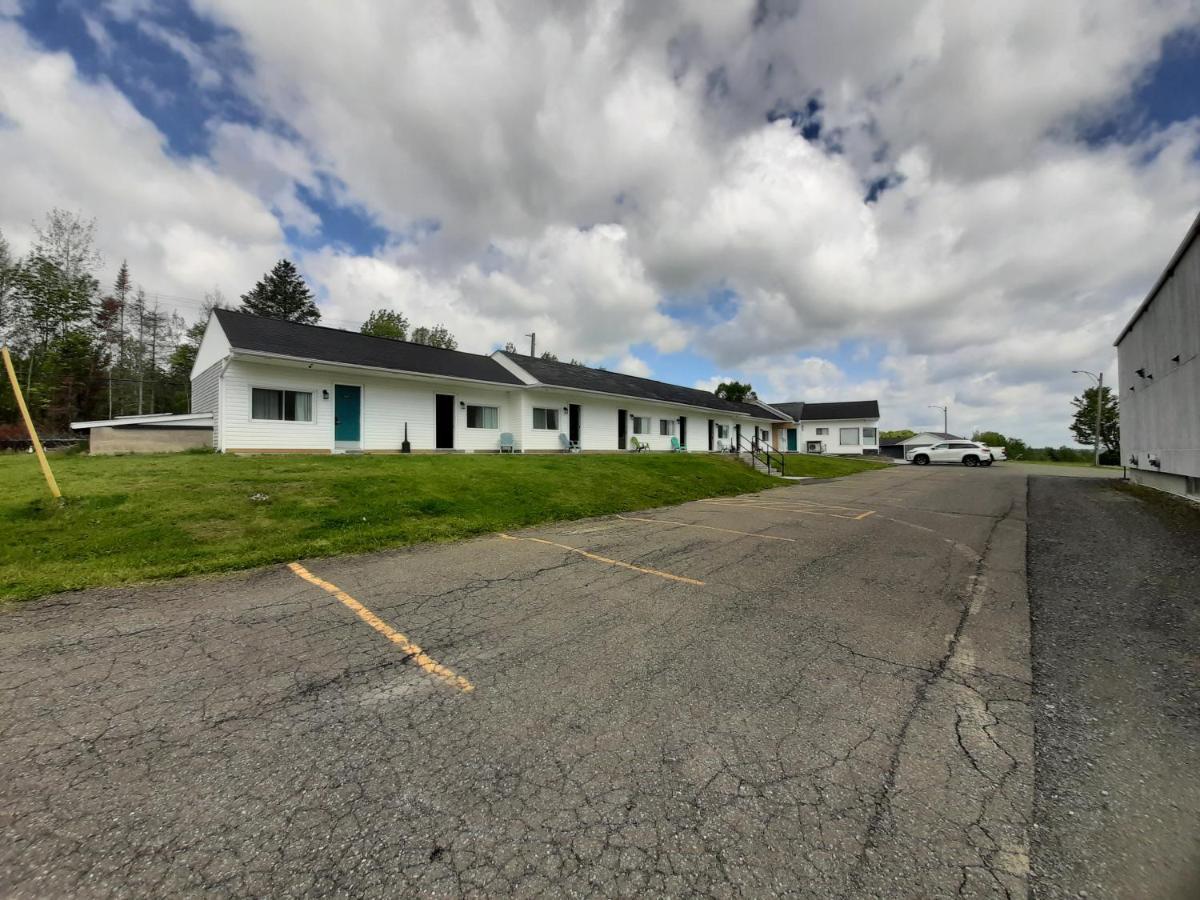 Howard Johnson By Wyndham Woodstock Nb Exterior foto
