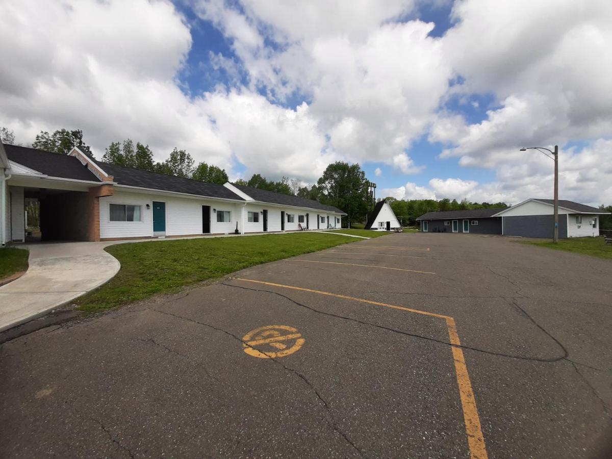 Howard Johnson By Wyndham Woodstock Nb Exterior foto